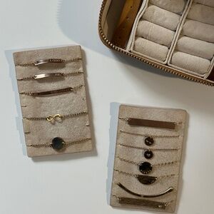 MADE BY MARY - 13 PIECE SET (NECKLACES, BRACELETS AND JEWELRY CASE)